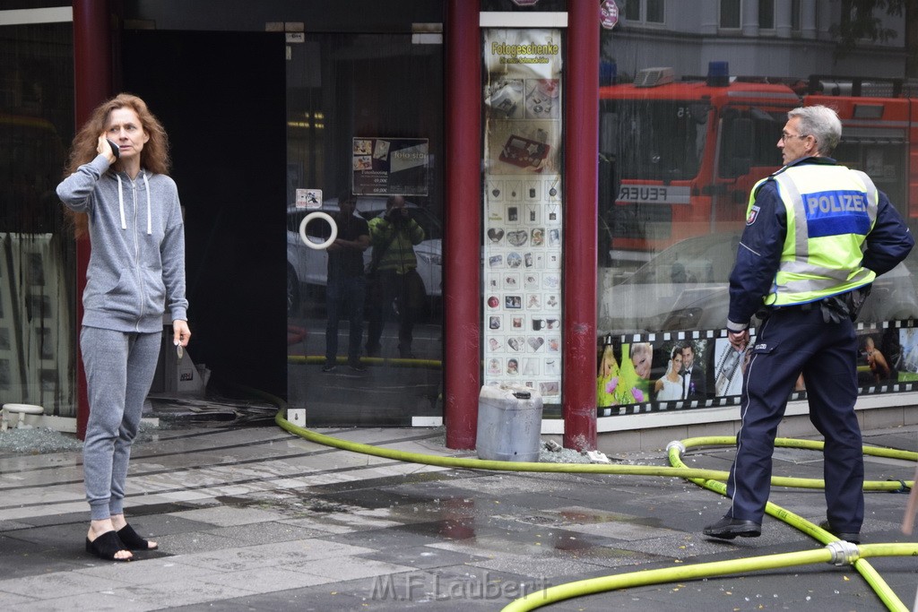 Feuer 2 Koeln Nippes Neusserstr P241.JPG - Miklos Laubert